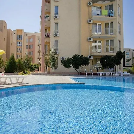 Family ساني بيتش